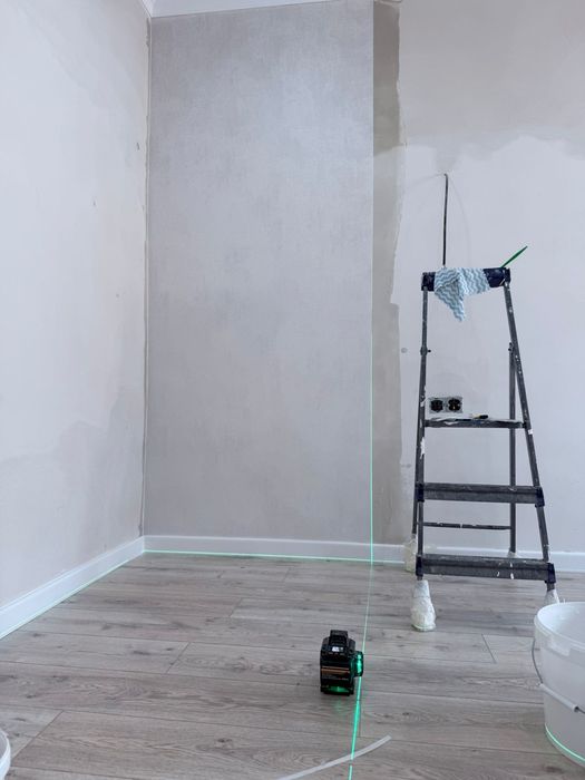 Шпаклёвка и поклейка обоев