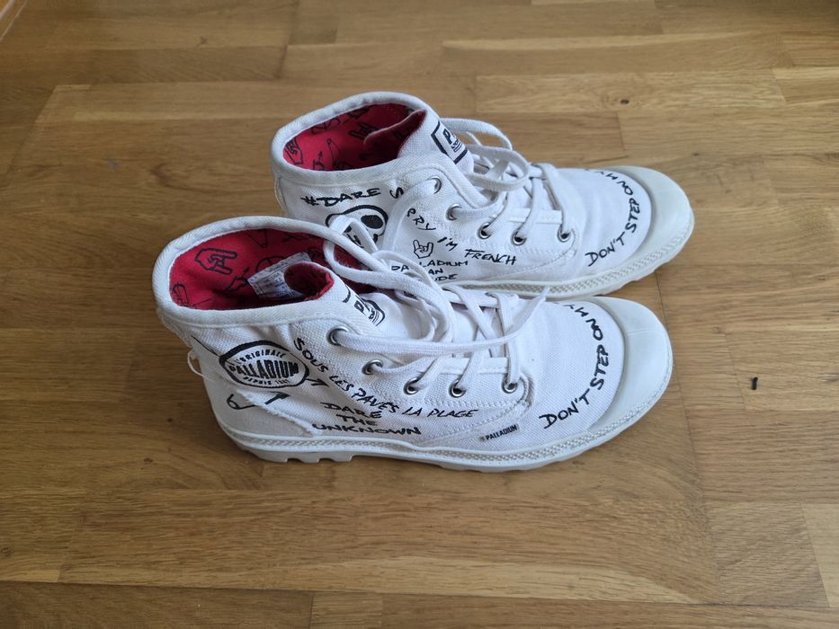 Trappers Palladium albi, marimea 39, albi cu scris negru