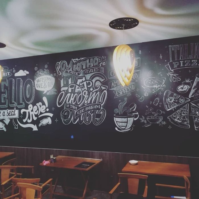 Роспись стен. Муралы. Барельеф. Граффити. Стритарт. Художник.