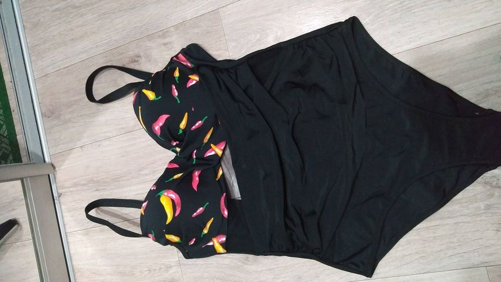 Продам  новый Купальник новый