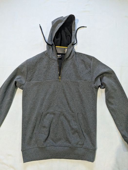 M. Nou. Bluză Everlast.