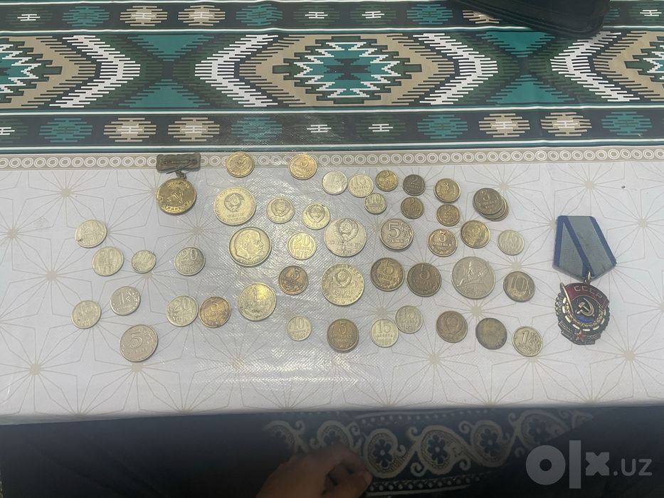 Продаю коллекцию монет и наградных знаков СССР