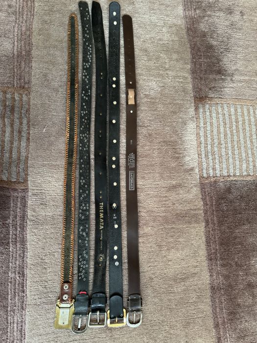 Curele din piele  cu accesorii metalice