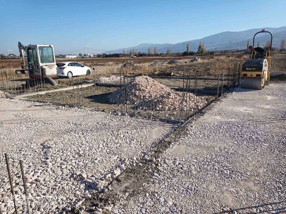 Услуги с мини багер, самосвал, бобкат и валяк