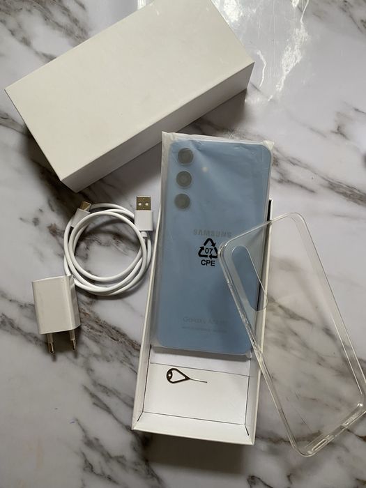 Срочно продам телефон Samsung