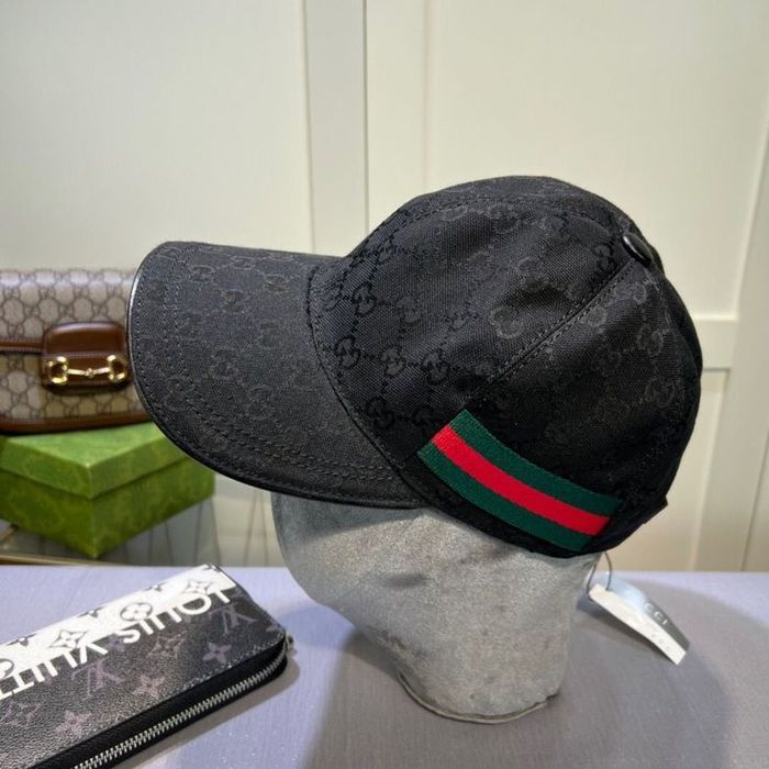 Vând Șepci Gucci noi