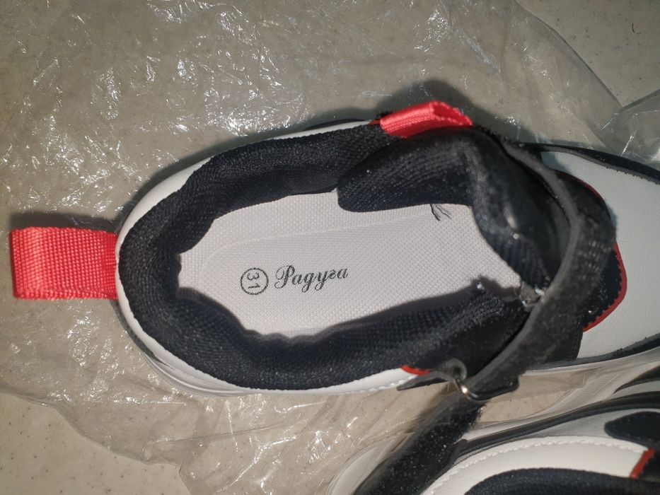 Кросовки спортивные