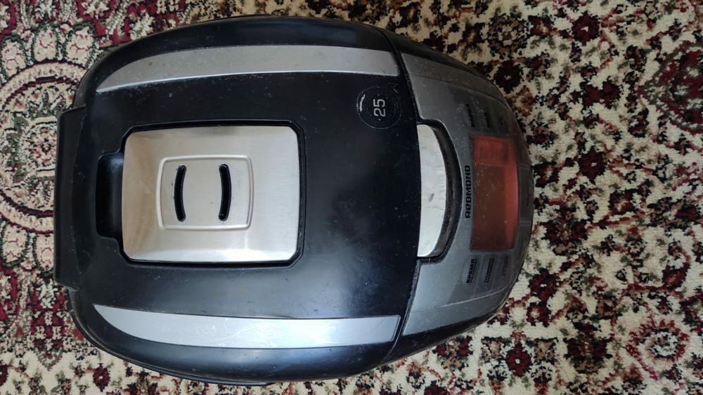 Продам Мультиварку (мультиповар) Redmond