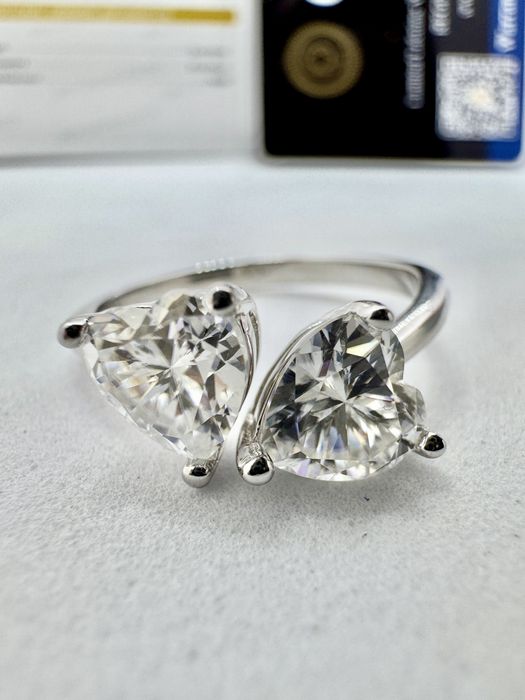 Сребърен пръстен с мойсанит (Диамант) 2 карата