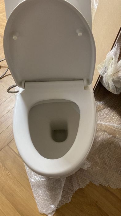 Срочно продам 2 унитаза
