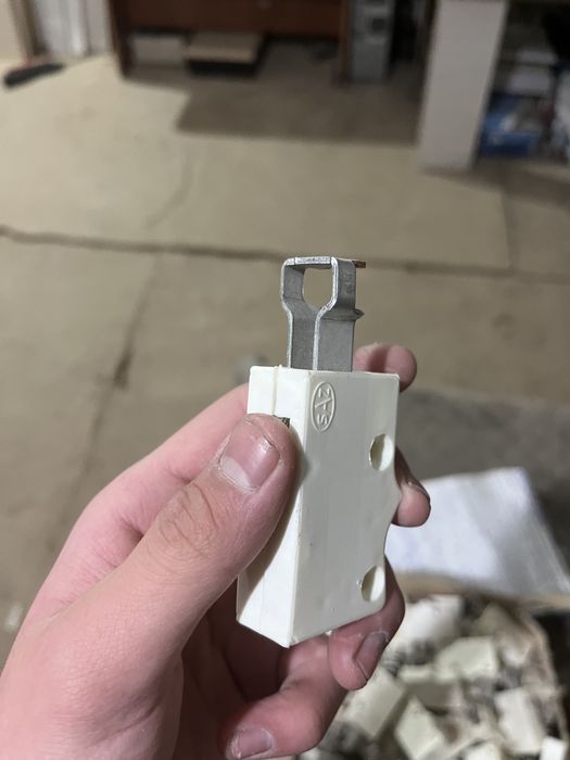 Навес со ступенькой для подвесных полок регул.универсальный белый