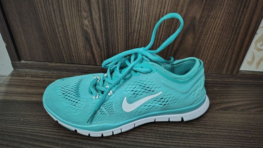 Маратонки nike 37