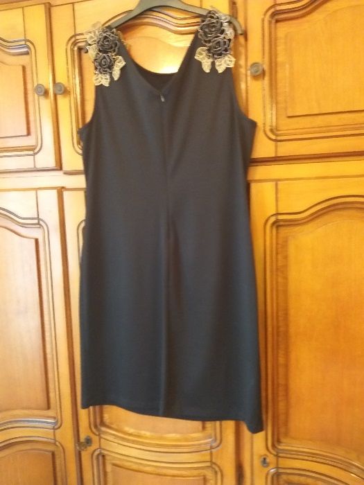 vand rochie mar. 42 culoare negru
