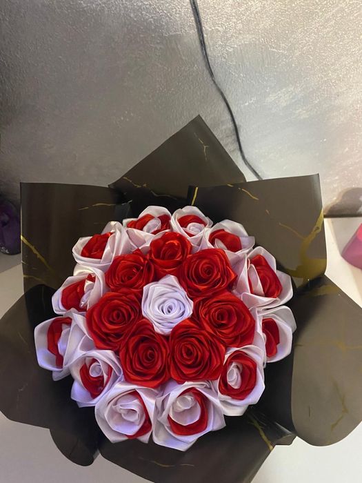 Trandafiri din satin