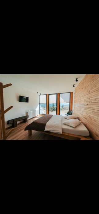 Închiriez cabană! 6 dormitoare fiecare cu baie proprie/jacuzzi inclus