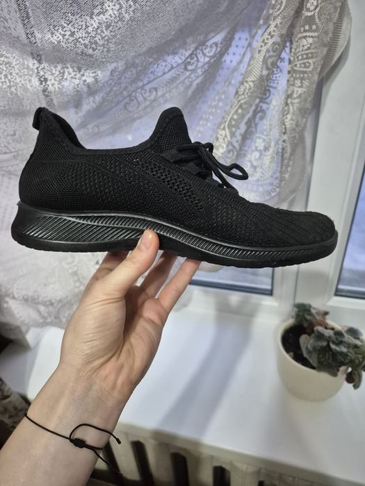 Кроссовки лёгкие