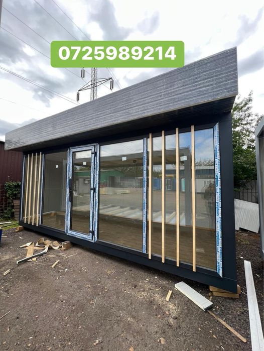 Container modular gri antracit cu riflaj de lemn sticla montaj livrare