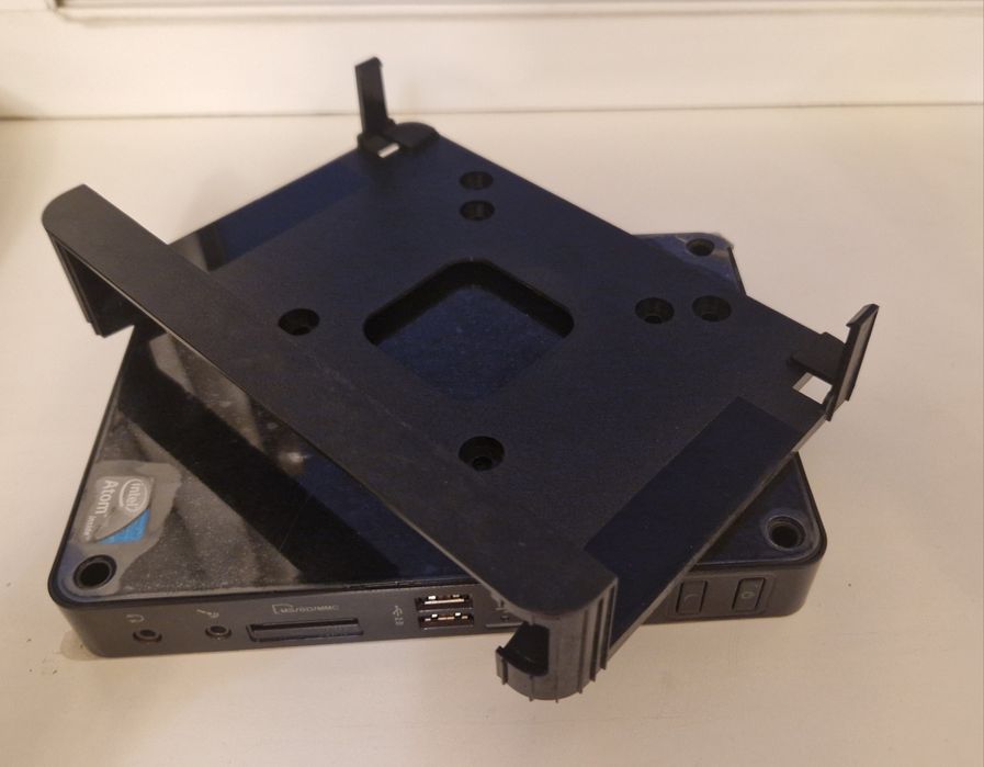 Микро-компьютер с Intel Atom и Windows XP