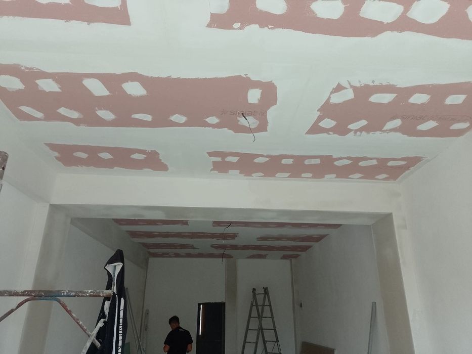 Execut lucrări de finisaje interioare