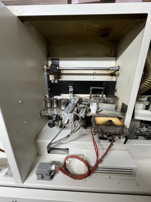 Кромкооблицовочный станок scm