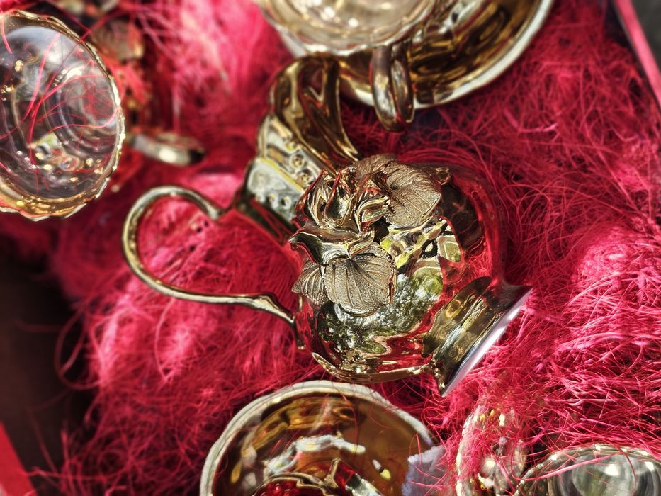 Бутикови златни чаши за чай и кафе