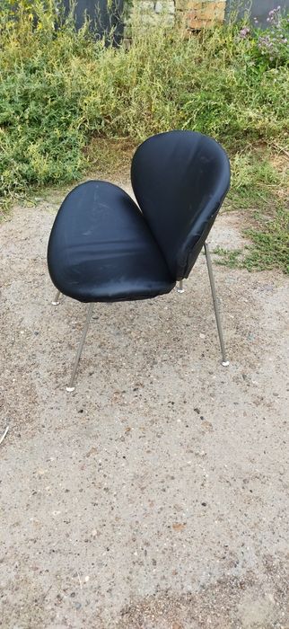 Продам 4 кожаных стула.