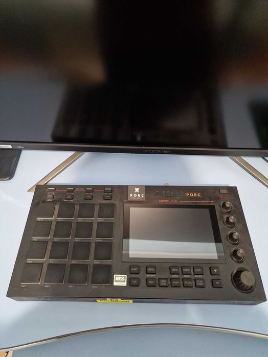 AKAI MPC Live Aparat Productie Muzica