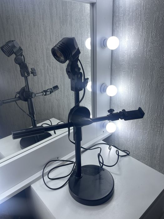 Штатив для видео съемки с освещением