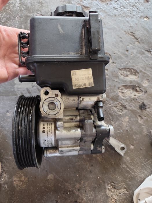 Хидравлична помпа Mercedes E200 W212