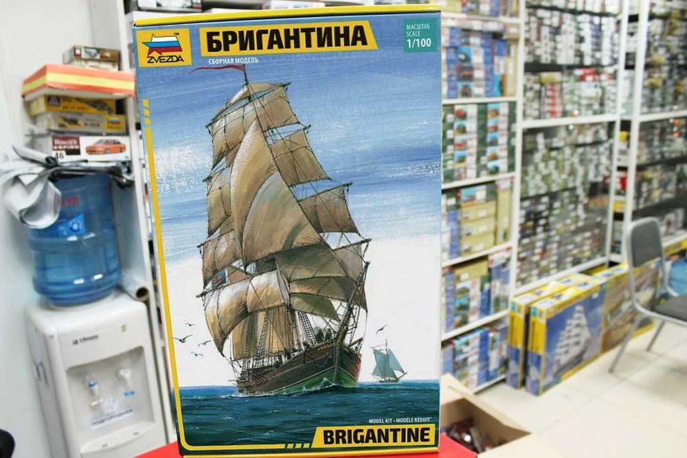 Сборная модель парусника БРИГАНТИНА в масштабе 1:100 ЗВЕЗДА