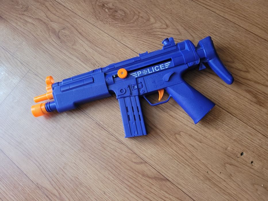 Игрушки для мальчика (автомат и пистолеты)