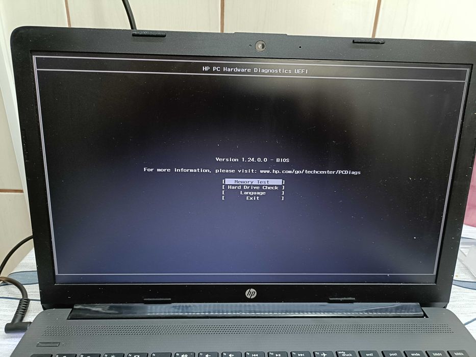 Laptop HP 15,6 Intel Celeron generatia 9 (N4000), 8 GB RAM DDR4, SSD 256GB, Baterie buna