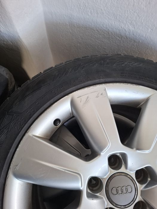 Гуми с лети джанти за Ауди