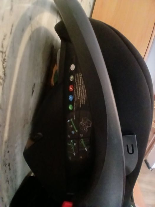 „Scoică auto bebe 0-13 kg, stare bună, curată, perfect funcțională”