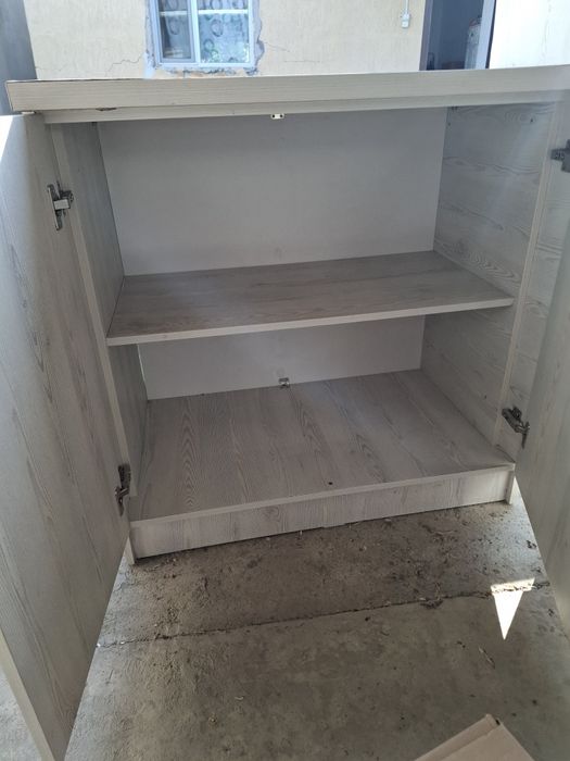 Продается стол с тумбой