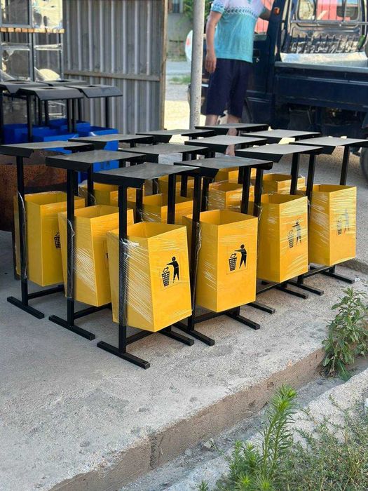 Металлическая мусорная урна