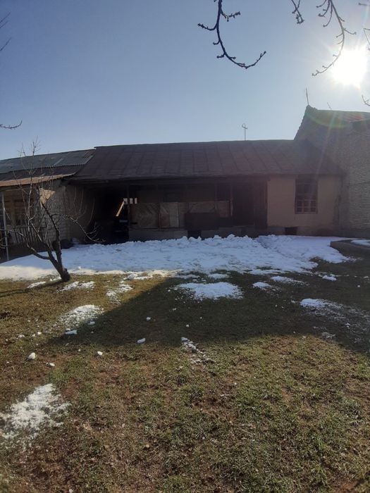 Charvoq dacha sotiladi srochna