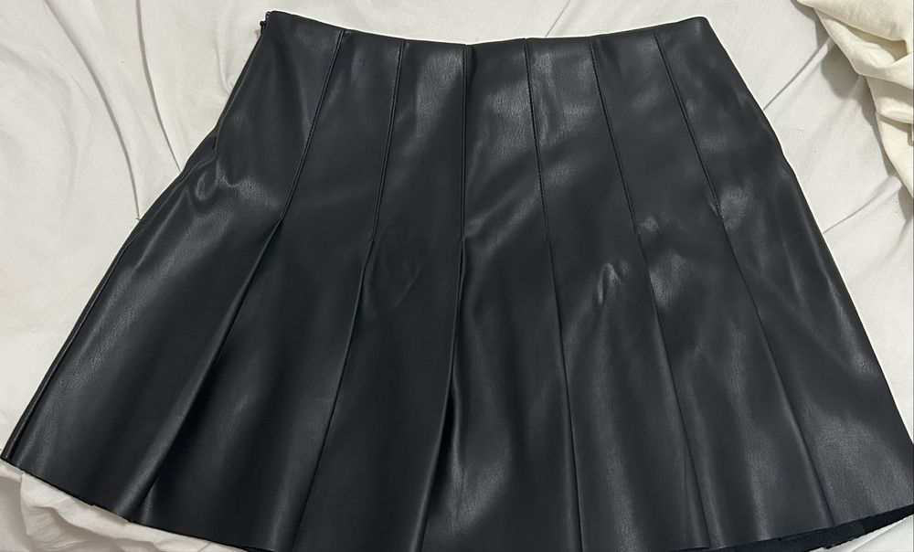 Fusta scurta din Stradivarius