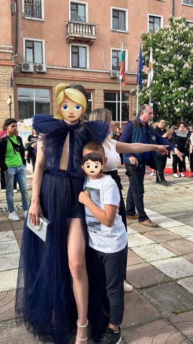 Тъмно синя бална рокля