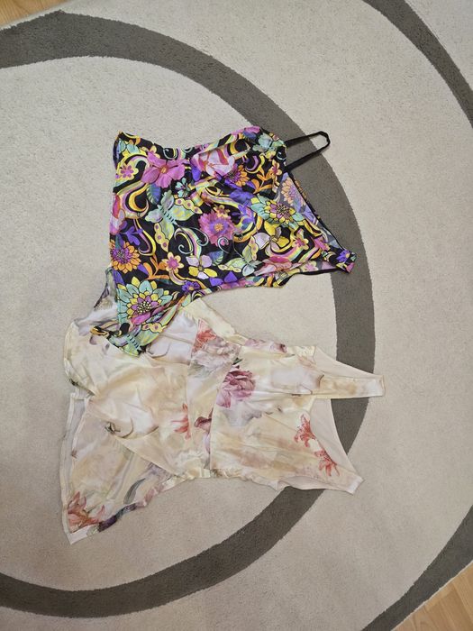 Продавам 2 сатенирани топа за 15евро обща цена. Размер XS/S