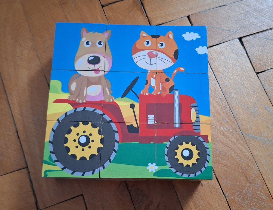 Puzzle colorat din lemn