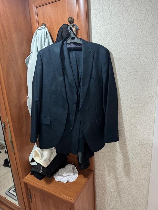 Костюм мужской темно зелёный