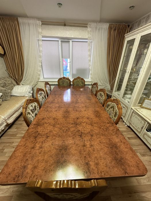 Стол и 12 стульев