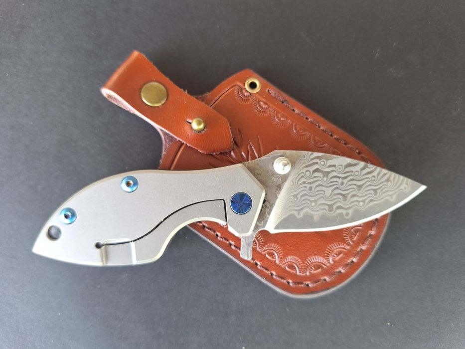 Сгъваем мини нож от дамаска стомана VG-10 и дръжка от карбон