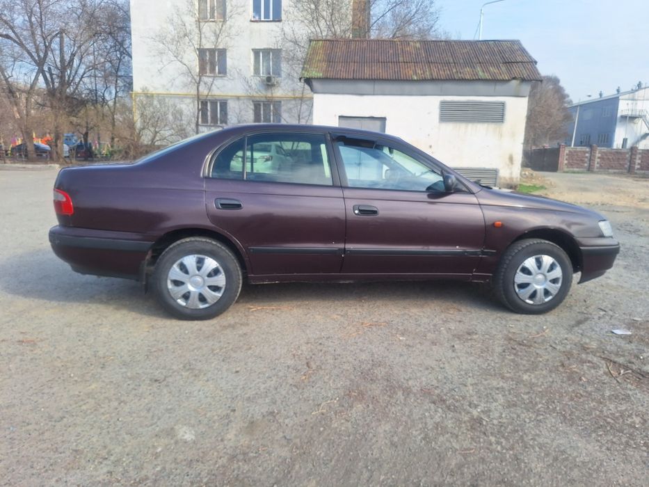 Продам тойоту карина е