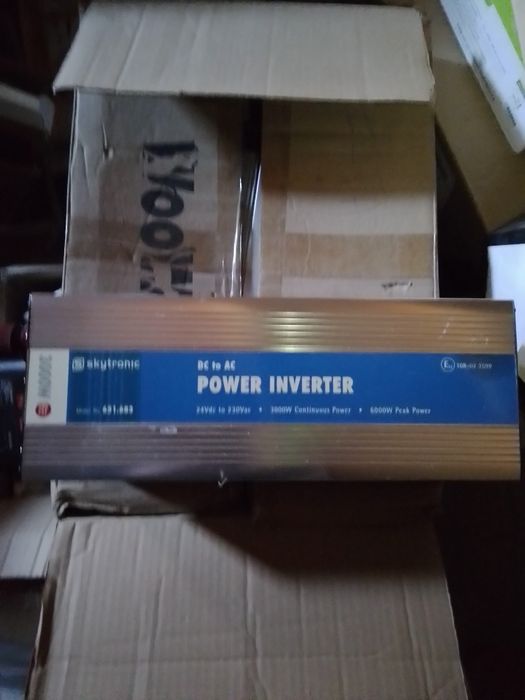 Vând invertor 24v