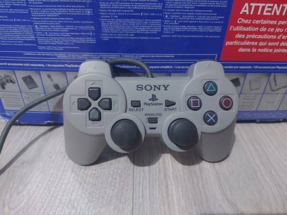 Controler original Playstation model SCPH-1200.