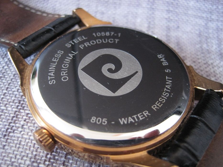 Позлатен Стилен мъжки часовник Pierre Cardin!!!