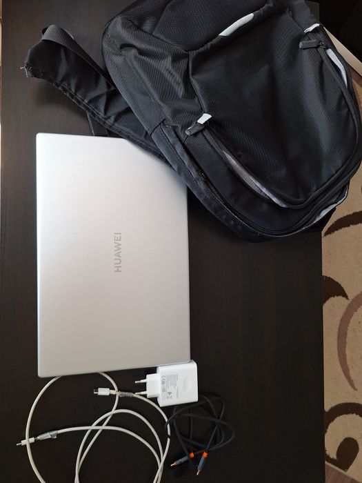 Laptop Huawei MateBook D15 cu procesor AMD Ryzen 5 3500U