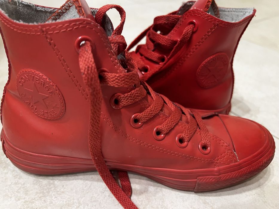 Червени кецове Converse